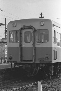 Tren istasyonunda tren, siyah beyaz 