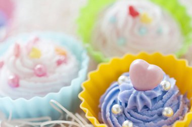 Dondurmalı tatlı keklerin yakın plan görüntüsü.     