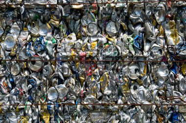 Basınçlı metal geri dönüşüm atığı. Atıkların geri dönüşümü.