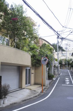 Tokyo 'nun canlı Meguro-ku bölgesinin sokak manzarası, Japonya 