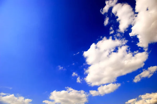 Krásná Modrá Obloha Pozadí Mraky — Stock fotografie