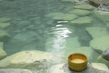 Parktaki kaplıcada.