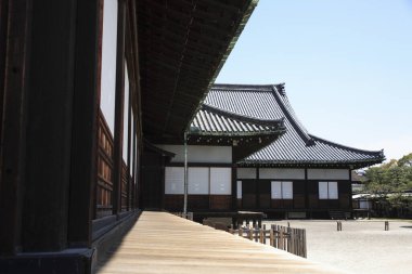 Geleneksel Japon mimarisinin güzel manzarası