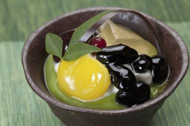 Bir kase Japon usulü kestane tatlısı.