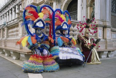 Venedik Karnavalı (Carnevale di Venezia), Venedik, İtalya 'da düzenlenen yıllık festival..        