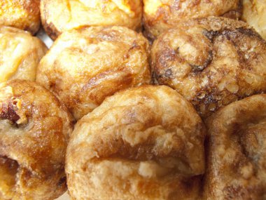 Tepside fırınlanmış ekmeklerin yakınlaştırılması 