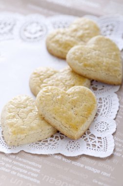 Kalp şeklindeki kurabiyeleri kapat