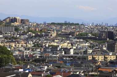 Japonya 'daki modern şehir manzarası, arka planda seyahat yeri