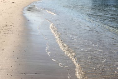 Kumda deniz dalgası.