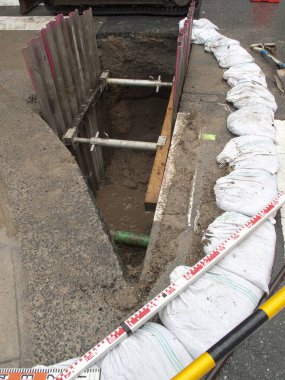 Şehirdeki yolun inşaatı