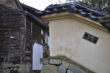 Güzel antik Japon tapınağının manzaralı görüntüsü.