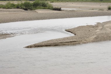 Sahilde su ve ıslak kum. Doğa arkaplanı