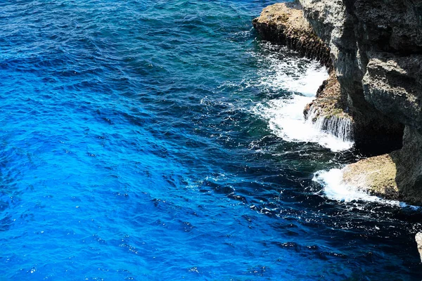 Prachtig Uitzicht Rotsachtige Kust Van Zee Reizen Vakantie Concept — Stockfoto