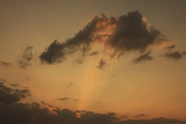 Piękne Zachody Słońca Niebo Chmurami Tle — Zdjęcie stockowe