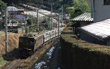 Demiryolu ve trenle geçen kırsal alan 
