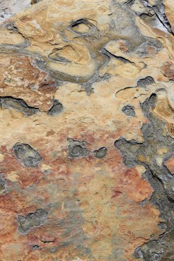 Eski paslı demir zemin