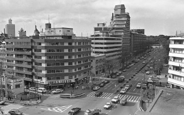 Black and white photo of city traffic