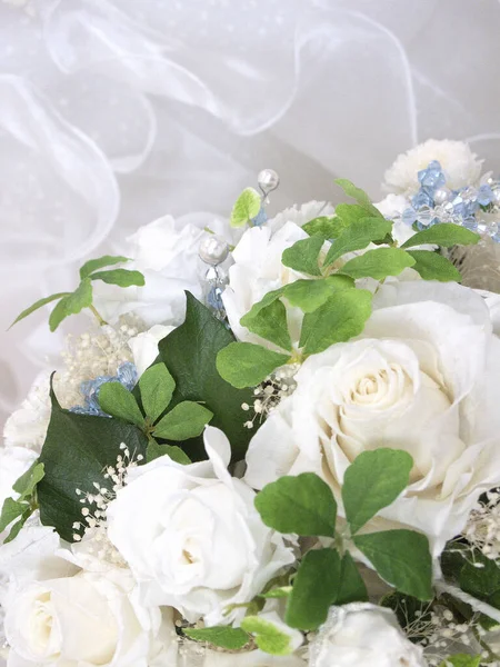 Weiße Rosen Einem Strauß Auf Weißem Hintergrund — Stockfoto