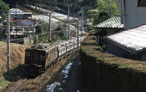 Demiryolu ve trenle geçen kırsal alan 