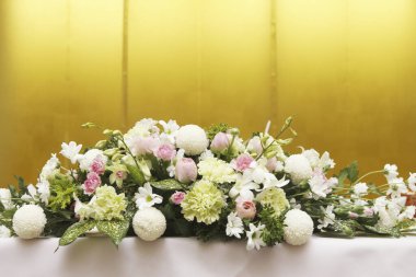 Güzel, renkli çiçeklerin buketini kapat