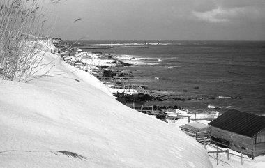 Kışın deniz manzarası çok güzel. 
