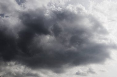 Gökyüzündeki fırtına bulutları
