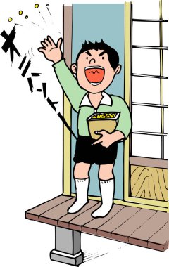 Çocuk dışarıda durup gülümserken fasulye atıyor.