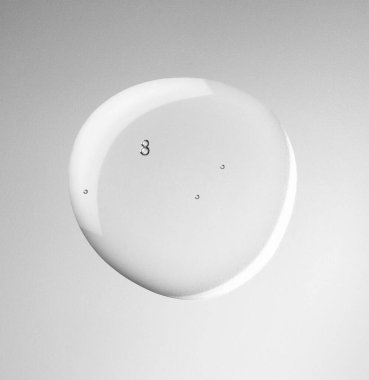 jel damlası gri arkaplanda izole edildi