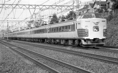 Tren istasyonunda tren, siyah beyaz 