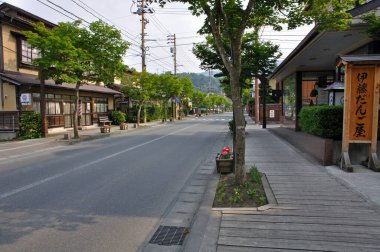 Geleneksel ahşap binalar, kaldırımlar...