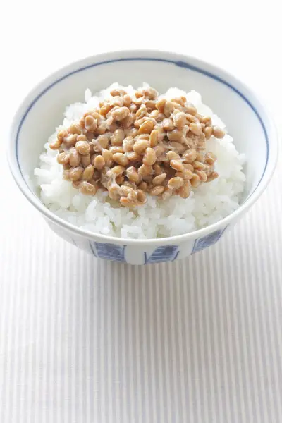 Eine Schüssel Reis Mit Einer Mischung Aus Nüssen — Stockfoto