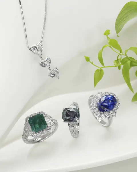 Beautiful Luxury Wedding Jewelry Diamonds — Stock Photo, Image