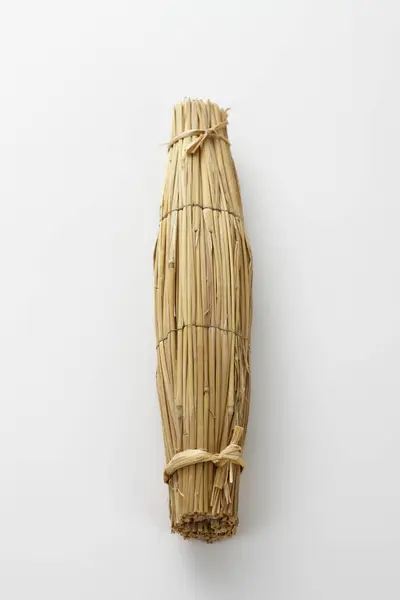 Beyaz Arka Planda Geleneksel Çin Bambu Çubukları — Stok fotoğraf
