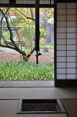 Bahçeli Japon geleneksel evi. 