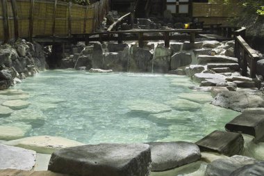 Ulusal parktaki kaplıcaları kapatın. 