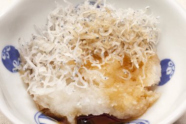 Japon pilav lapası ve yosun.