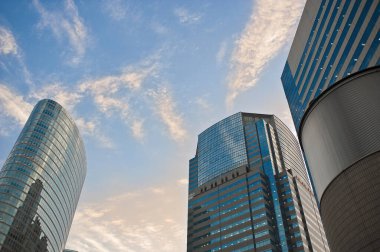 Japonya 'da gökdelenleri olan modern Tokyo iş merkezi