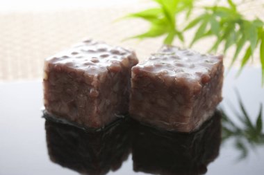 Çikolatalı Japon meydanı Mochi, Çiğnenmiş Asya tatlısı