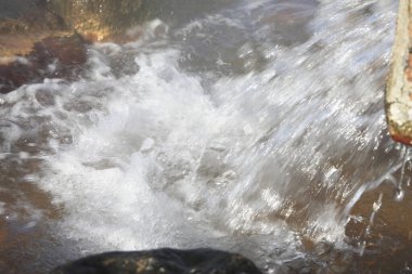 Parktaki güzel şelale