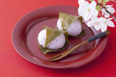 Küçük Japon Mochi tatlısı, çiğnenmiş Asya rikekleri.