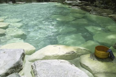 Ulusal parktaki kaplıcaları kapatın. 