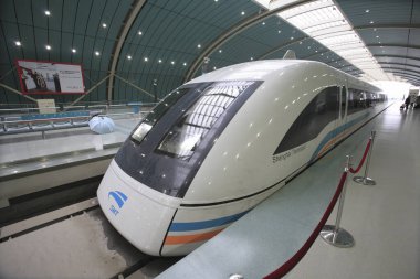 Şangay Maglev Treni 'nin modern dış cephesi, Şangay Transhızlı Treni olarak da bilinir.. 