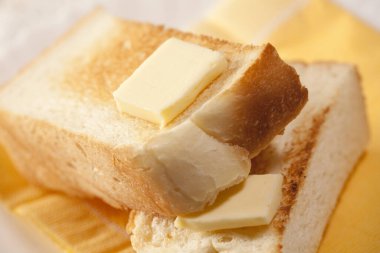 ekmek ve tereyağı yakın görünüm 