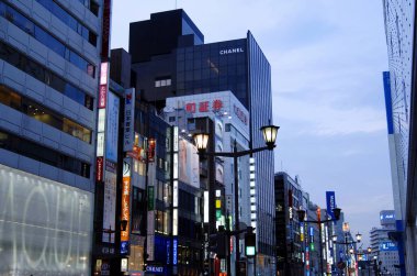 Tokyo, Japonya - Kasım 2016: Shinjuku Bölgesi, Tokyo