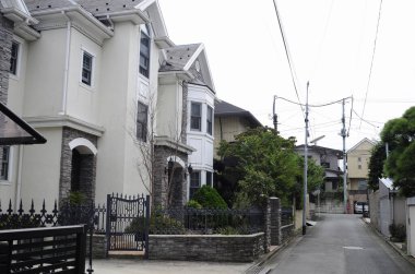 Chojamaru 'nun mimarisi, Kamiosaki olarak da bilinir, Tokyo Shinagawa' da özel bir yerleşim alanıdır..