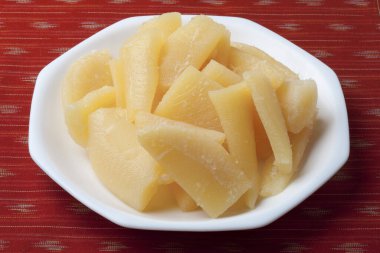 Sliced sweet fruit served in bowl