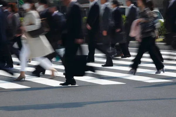 日本东京市中心街道上的人群 — 图库照片