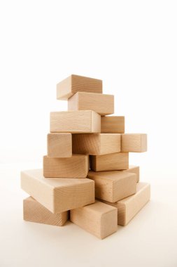 Yeni ahşap blokların görüntüsünü kapat. 