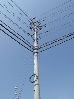 Elektrik yüksek gerilim kutup