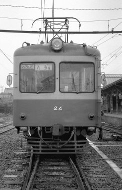 Japonya 'daki eski trenin siyah beyaz fotoğrafı